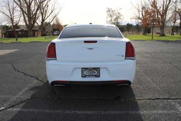 Chrysler 300 - BAD CREDIT BANKRUPTCY REPO SSI RETIRED APPROVED -... for sale in Hermiston, OR – photo 16