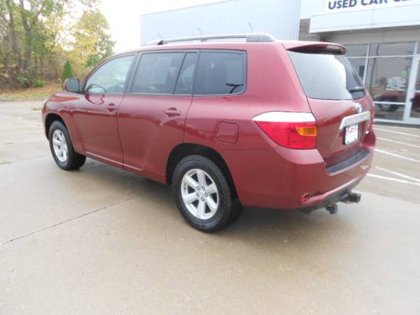 2010 Toyota Highlander Base - cars & trucks - by dealer - vehicle... for sale in Iowa City, IA – photo 8