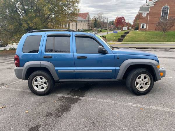 2005 JEEP LIBERTY SPORT 4x4 - cars & trucks - by dealer - vehicle... for sale in Bristol, TN – photo 10