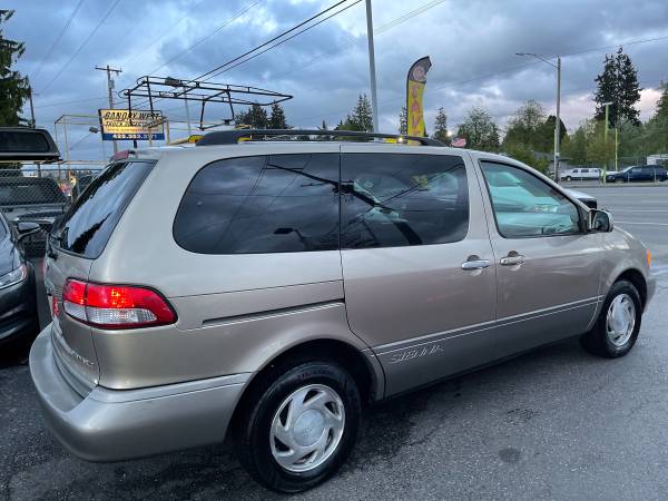 2001 Toyota Sienna XLE - - by dealer - vehicle for sale in South Everett-Hwy 99 WE DELIVER, WA – photo 3