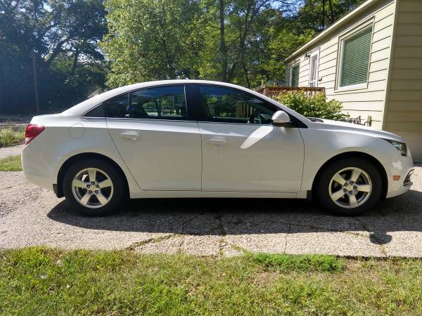 White 2015 Chevy Cruze LT Sedan - CLEAN TITLE! SUPERB CONDITION! for sale in Muskegon, MI