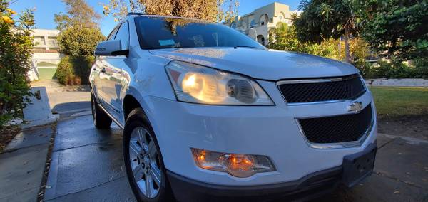 2009 CHEVY TRAVERSE LT - cars & trucks - by owner - vehicle... for sale in Santa Monica, CA – photo 3