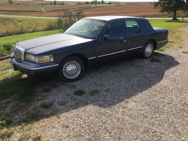 For Sale- 1996 Lincoln Town Car for sale in Montezuma, IA – photo 2