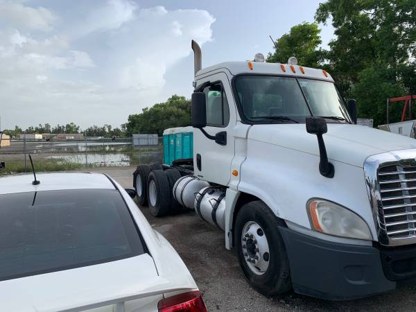 2009 freightliner Cascadia - cars & trucks - by owner - vehicle... for sale in Fort Myers, FL – photo 6
