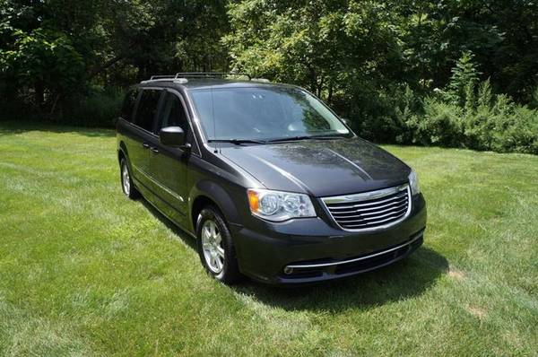 GUARANTEED CREDIT APPROVAL* 2012 Chrysler Town and Country Touring 4d for sale in Highland, NY – photo 7