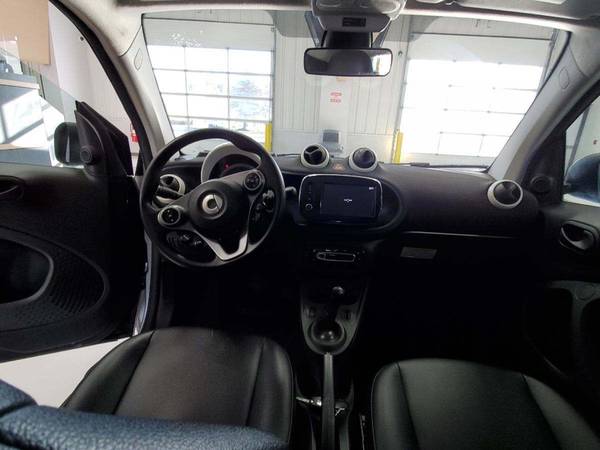 2017 smart fortwo Proxy Hatchback Coupe 2D coupe Silver - FINANCE -... for sale in Atlanta, GA – photo 21