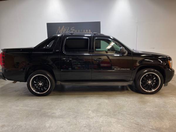 2011 Chevrolet Avalanche LT - cars & trucks - by dealer - vehicle... for sale in Nixa, MO – photo 5