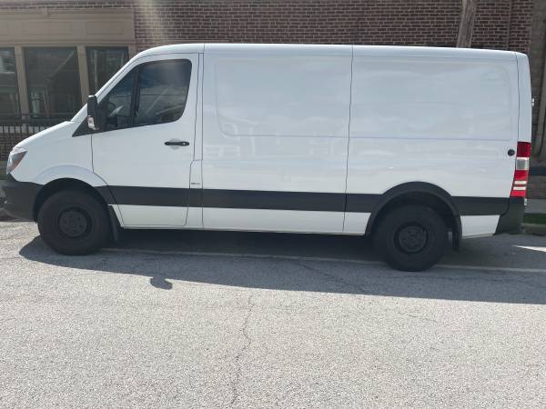 2014 Mercedes Sprinter 2500 for sale in Frankfort, IL – photo 2