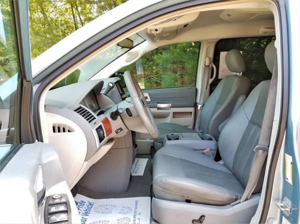 2008 Chrysler Town & Country Touring, 168K, Leather, DVD, 3rd Row, Cam for sale in Belmont, VT – photo 9