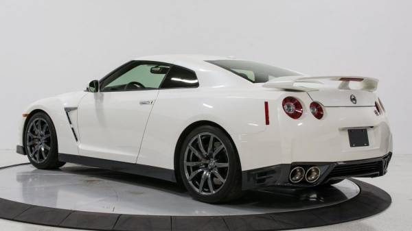 2015 Nissan GT-R Premium - cars & trucks - by dealer - vehicle... for sale in Indianapolis, ND – photo 3
