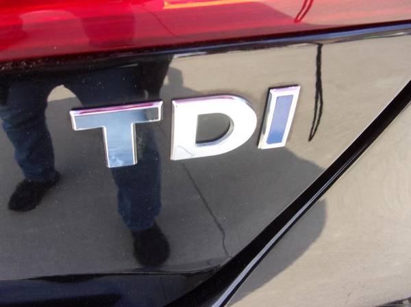 2013 Volkswagen Jetta TDi - - by dealer - vehicle for sale in Cedar Rapids, IA – photo 16