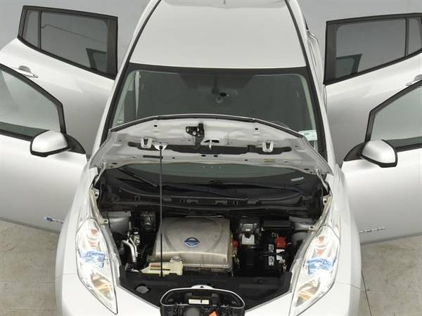 2014 Nissan LEAF SV Hatchback 4D hatchback Silver - FINANCE ONLINE -... for sale in Manhattan Beach, CA – photo 5
