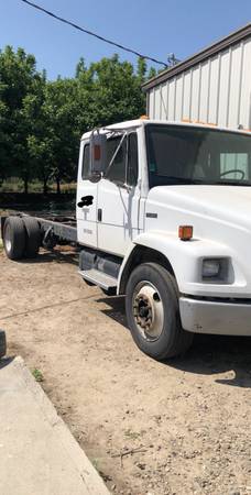 Freightliner FL60 year 1999 for sale in Chula vista, CA – photo 2