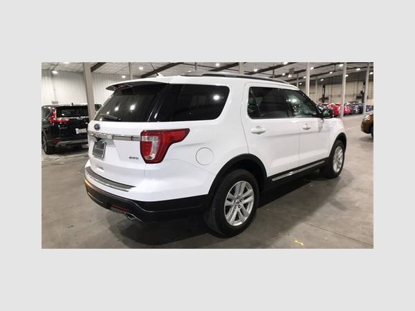 2018 Ford Explorer XLT - cars & trucks - by dealer - vehicle... for sale in Fresno, CA – photo 4