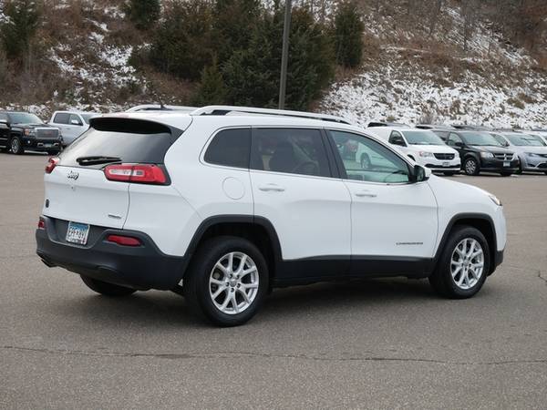 *2015* *Jeep* *Cherokee* *FWD 4dr Latitude* - cars & trucks - by... for sale in South St. Paul, MN – photo 4