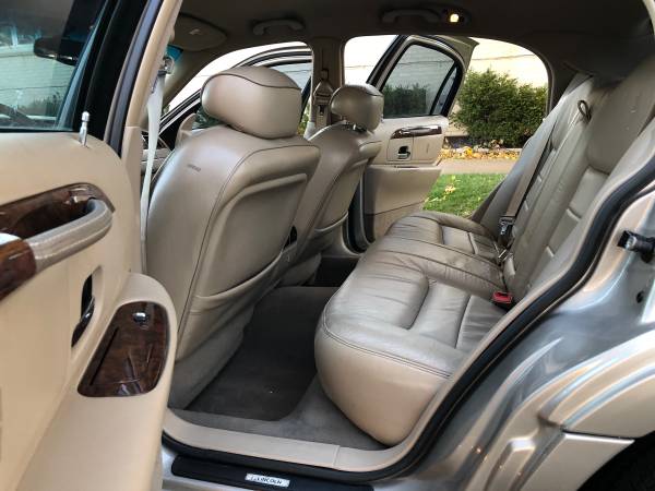 2001 LINCOLN TOWN CAR EXECUTIVE - cars & trucks - by owner - vehicle... for sale in Chicago, IL – photo 13
