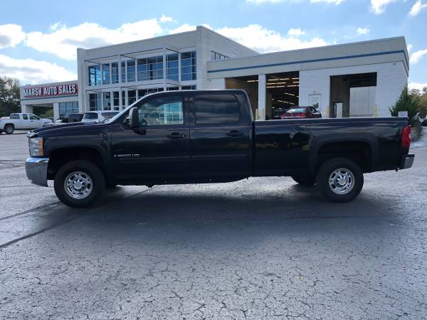 One Owner! 2007 Chevy Silverado 2500HD! 4x4! Crew Cab! Diesel! Sharp! for sale in Ortonville, OH – photo 2