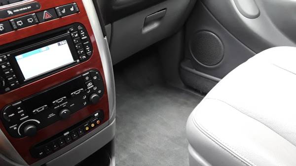 2005 Chrysler Town & Country Limited Edition - - by for sale in Middletown, DE – photo 15