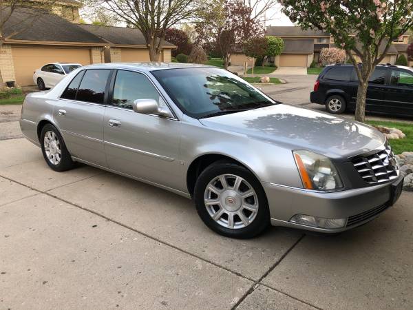 SOUTHERN CADILLAC DTS CLEAN NO RUST WELL MAINTAINED REDUCED - cars & for sale in Clarkston , MI – photo 2