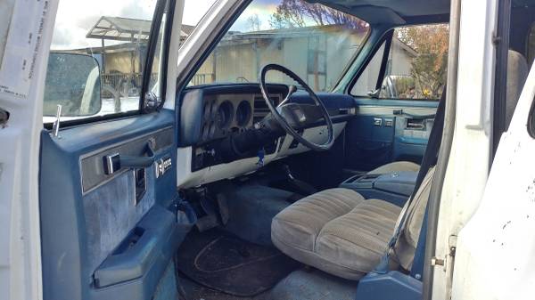 1987 3/4 ton SUBURBAN 4X4 - cars & trucks - by owner - vehicle... for sale in Carlton, OR – photo 4