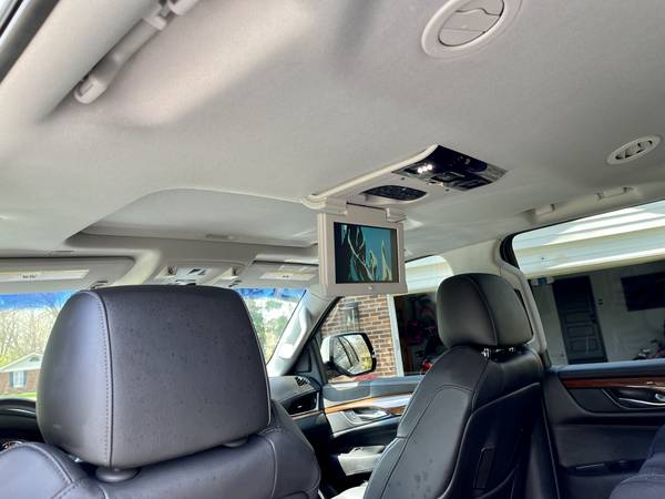 2018 Cadillac Escalade Premium Luxury 4WD 32, 000 Miles DVD FLAWLESS for sale in Saint Louis, MO – photo 8