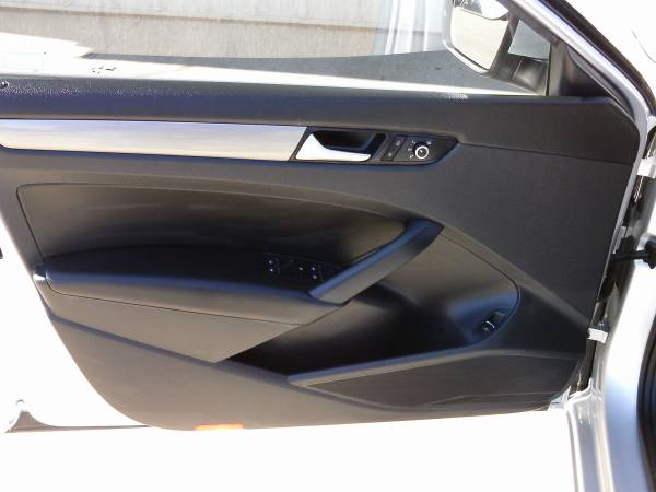 2014 Volkswagen Passat SE TDI-30k Miles! Heated Leather! Sunroof! -... for sale in Silvis, IA – photo 10