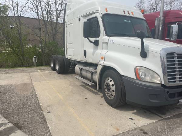2011 Freightliner Cascadia for sale in Grand Rapids, MI – photo 3