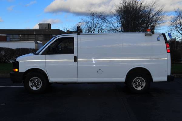 08 GMC Savanna 3500 Work Van Custom Shelves Clean Runs Great Carfax... for sale in Philadelphia, PA – photo 2