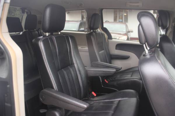 2016 Chrysler Town Country 4dr Wgn Touring - - by for sale in Trevose, PA – photo 7