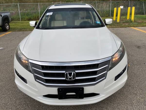 2011 Honda Crosstour EXL 4WD V6 MINT - cars & trucks - by owner -... for sale in Hudson, MA – photo 2