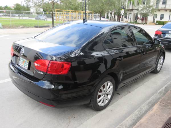 2011 VW Jetta SE (5 Speed Manual) - cars & trucks - by owner -... for sale in Miami, FL – photo 4