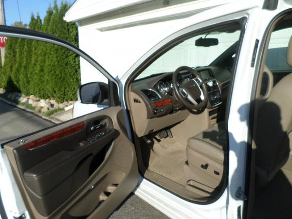 16 T&C TOURING MiniVan 36.8k miles for sale in Cleveland, OH – photo 7