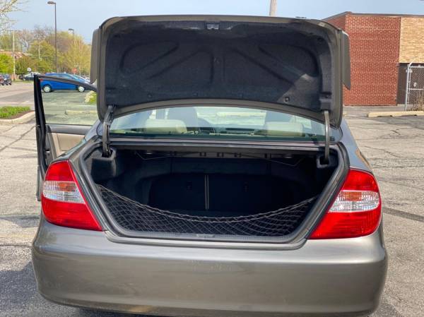 2002 Toyota Camry SE - - by dealer - vehicle for sale in Skokie, IL – photo 14