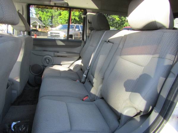 2006 Jeep Commander 4dr 4X4 *SILVER* 65 EDITION RUNS AWESOME !! -... for sale in Milwaukie, OR – photo 14