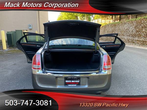 2012 Chrysler 300 Limited Pano Roof Navi Back-Up Camera 31MPG - cars for sale in Tigard, OR – photo 22