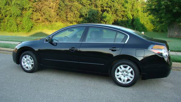 2009 Nissan Altima With only 25k miles ( original milage ) for sale in Bentonville, AR – photo 2