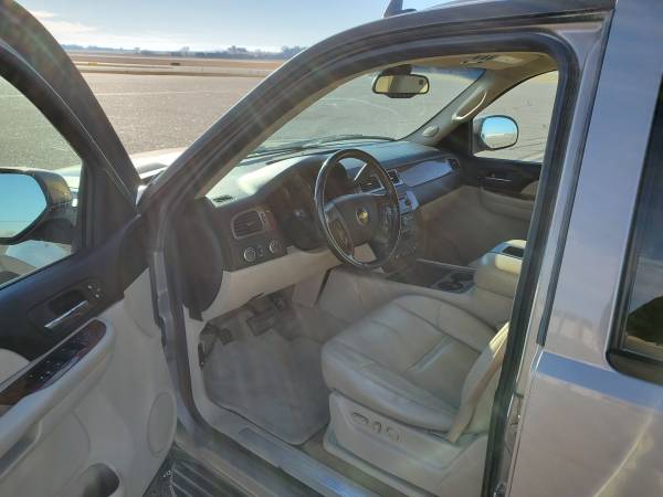 2007 Chevrolet Suburban 1500 LT Sport Utility 4D - cars & trucks -... for sale in Watertown, SD – photo 5