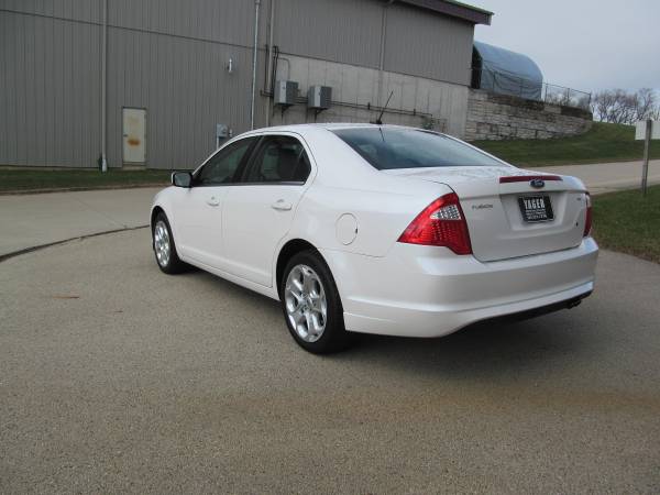 2010 Ford Fusion SE *40,000 MILES* - cars & trucks - by dealer -... for sale in Dubuque, IA – photo 6