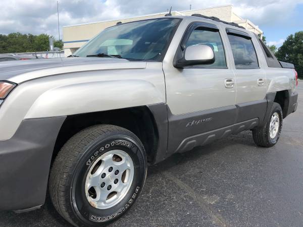 Loaded! 2005 Chevy Avalanche 1500! 4x4! Crew Cab! for sale in Ortonville, OH – photo 9