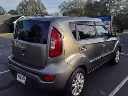 2013 Kia Soul + 4D Wagon One Owner Clean Title 28mpg. Looks and runs... for sale in Piedmont, SC – photo 7