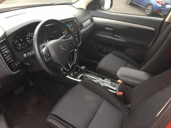 2018 Mitsubishi Outlander 4x4 4WD SE S-AWC SUV - cars & trucks - by... for sale in Vancouver, OR – photo 13