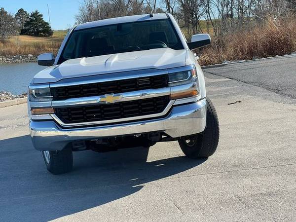 2018 Chevrolet Silverado 1500 Crew Cab - Financing Available! - cars... for sale in Junction City, KS – photo 4