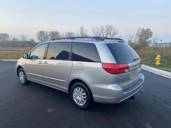 2004 Toyota Sienna CLEAN - cars & trucks - by owner - vehicle... for sale in Lake Bluff, IL – photo 7