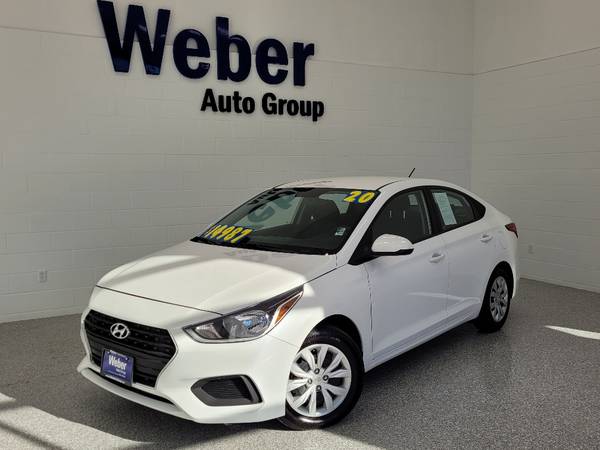 2020 Hyundai Accent SE-17k miles- back up camera, keyless entry -... for sale in Silvis, IA – photo 2