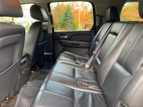 2012 Chevrolet Suburban LT1500 - cars & trucks - by owner - vehicle... for sale in North Attleboro, RI – photo 17