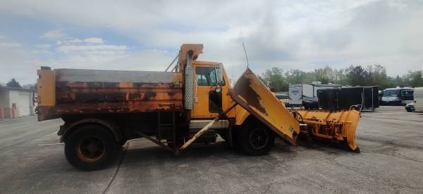 Dump Truck for sale in Libertyville, IL – photo 2