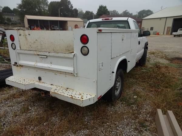 2006 Chevy 2500 Pickup Truck w/Utility Bed (bad engine) for sale in Brandenburg, KY – photo 3