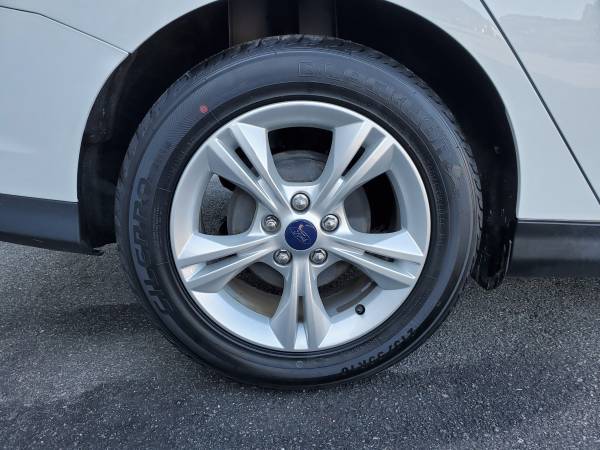 2014 Ford Focus SE sedan - NEW TIRES, CLEAN CARFAX, WARRANTY INCLUDED! for sale in Raleigh, NC – photo 21