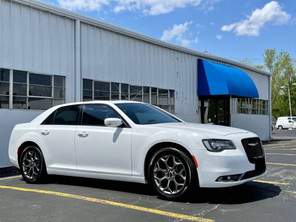 2016 CHRYSLER 300 S AWD - LOW MILES - - by dealer for sale in Decatur, IL – photo 4