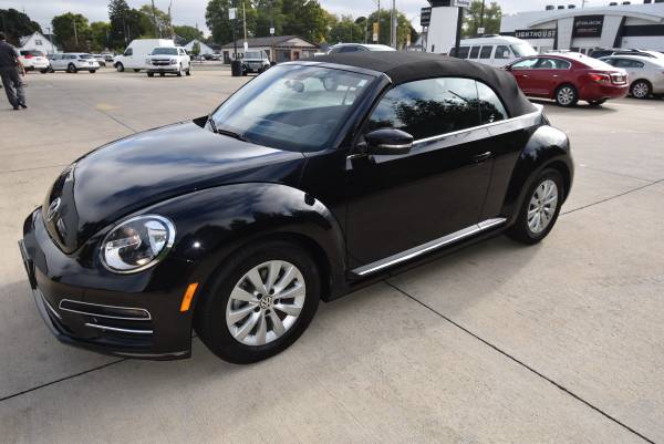 2018 VOLKSWAGEN BEETLE CONVERTIBLE 2.0T S S1099 - cars & trucks - by... for sale in Morton, IL – photo 23